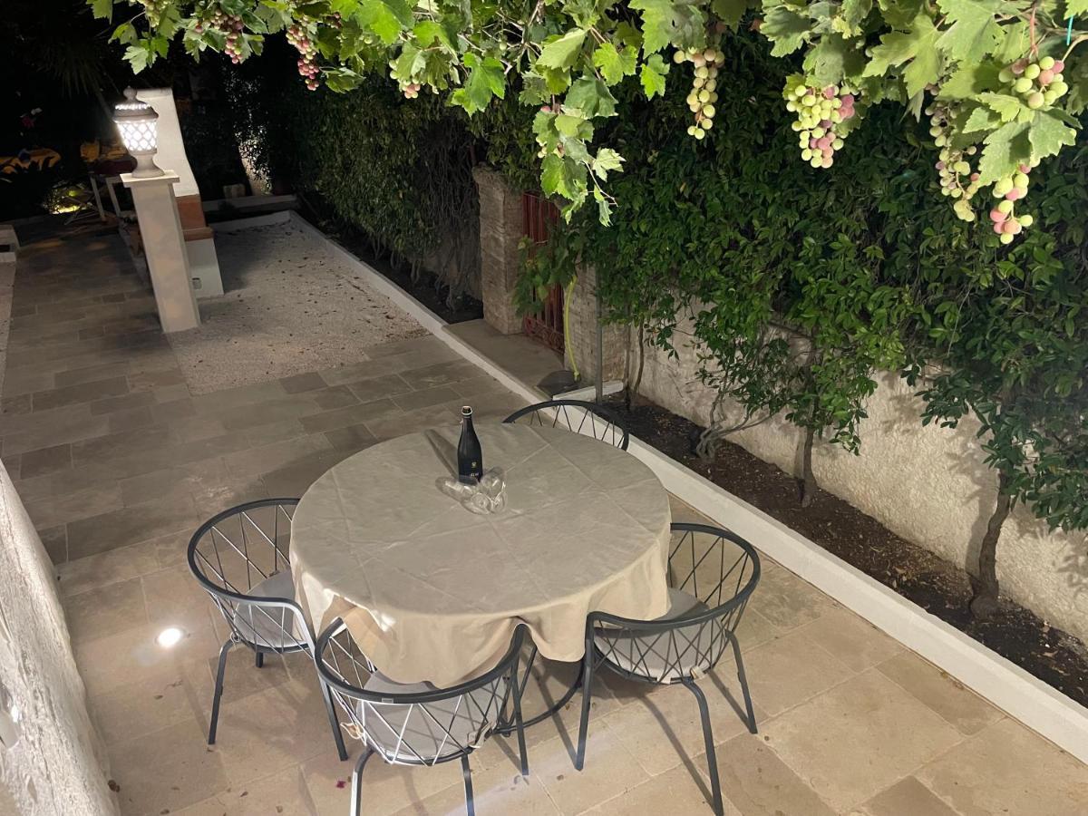 Martina Trulli Relais Apartment Locorotondo Bagian luar foto